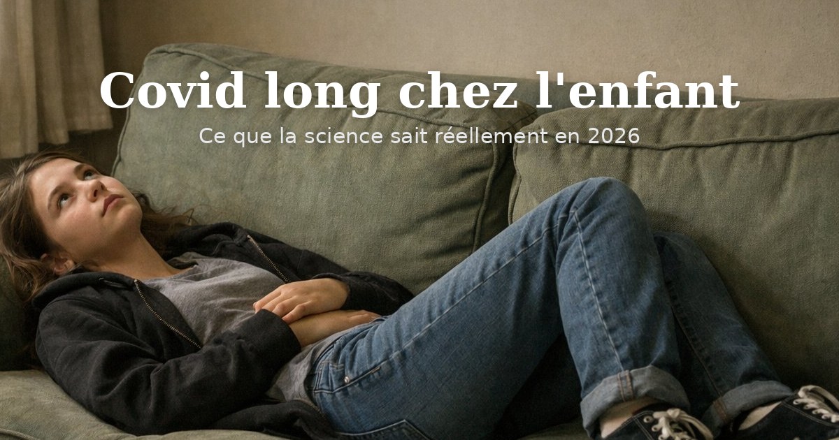 Enfant fatigué allongé sur un canapé — illustration du Covid long pédiatrique